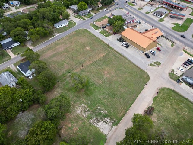 705 4th Ave NW, Ardmore, OK 73401