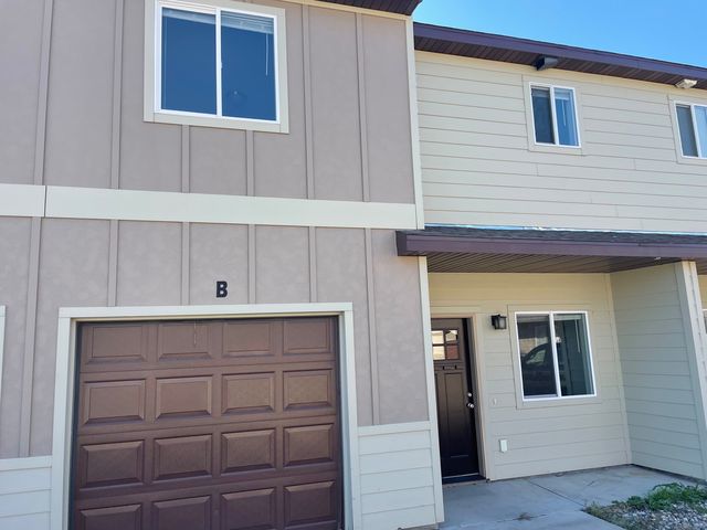 5803 Victoria Ave #B, Williston, ND 58801