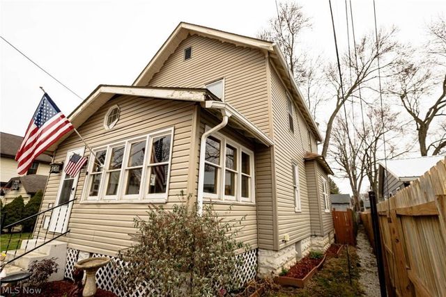 443 Beech Ln NW, New Philadelphia, OH 44663