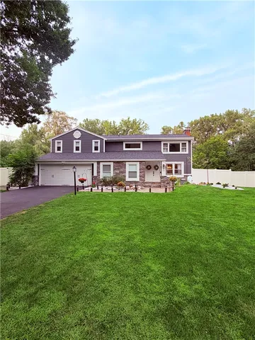 12 Laureldale Dr, Pittsford, NY 14534
