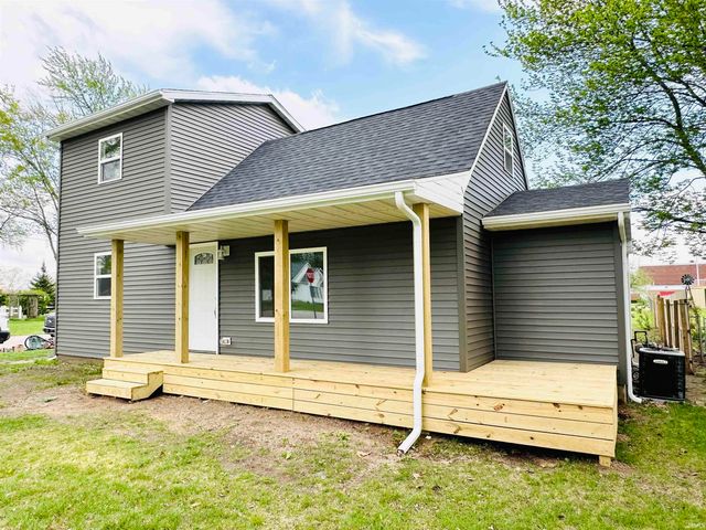 209 Hickory St, Walkerton, IN 46574