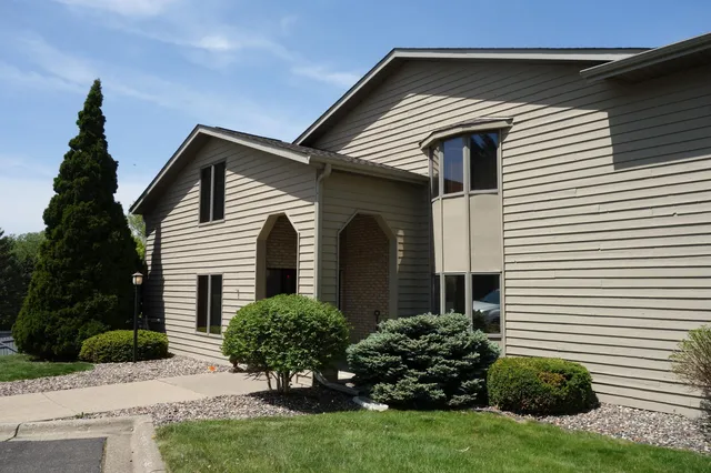 2600 75th St E #118, Inver Grove Heights, MN 55076