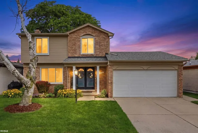 16313 Greenland Dr, Macomb, MI 48044