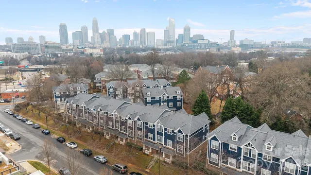 1604 Walnut View Dr, Charlotte, NC 28208
