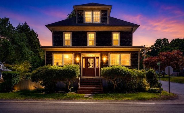 594 Slocum Rd, Dartmouth, MA 02747