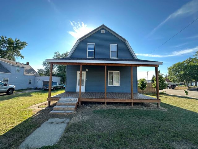 121 Lake St, Drake, ND 58736