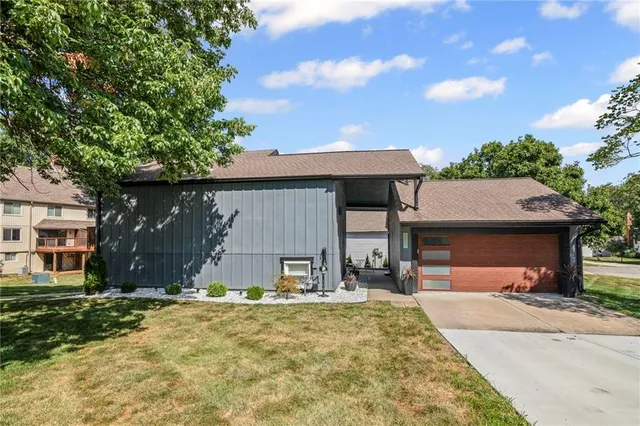 8307 N  Chatham Ave, Kansas City, MO 64151