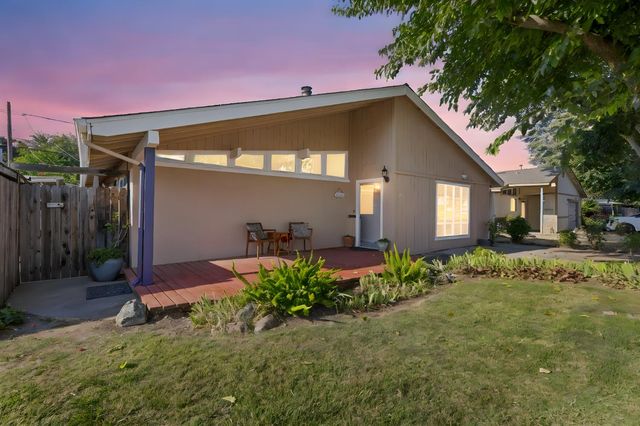 65 W  Beamer St, Woodland, CA 95695