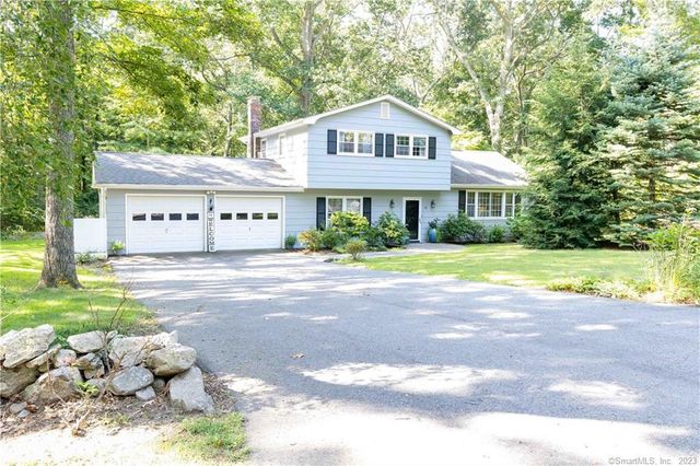 15 Nugget Hill Dr, Gales Ferry, CT 06335