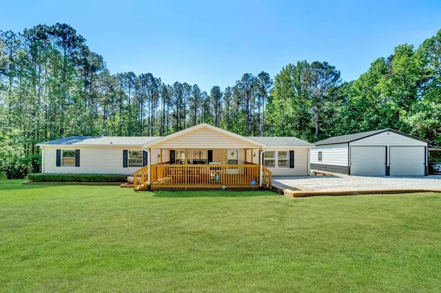 202/204 Barkwood Ln, Greenwood, SC 29646
