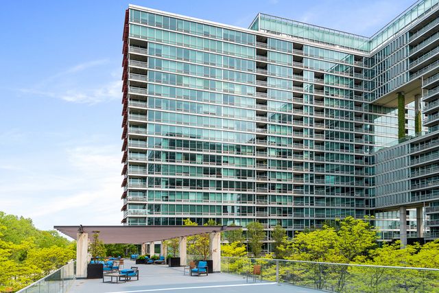 9725 Woods Dr #802, Skokie, IL 60077