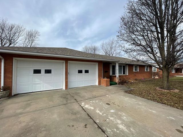 1514 Hickory Dr, Chillicothe, MO 64601