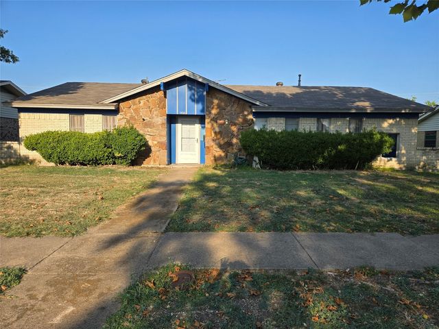 906 Walnut Pkwy, Garland, TX 75042
