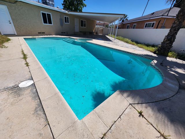 8219 Alcove Ave, North Hollywood, CA 91605