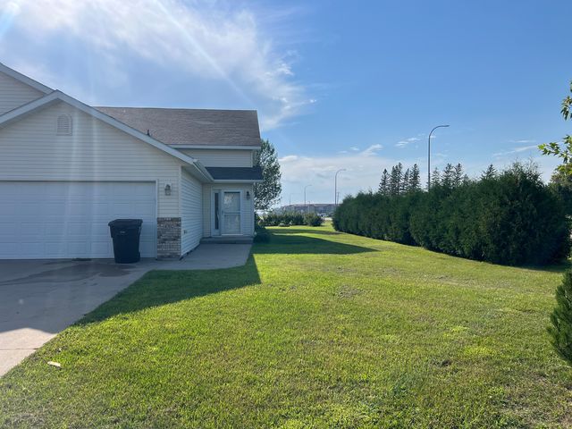 4702 Curran Ct, Grand Forks, ND 58201