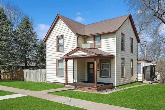 509 E  Robinson St, Knoxville, IA 50138