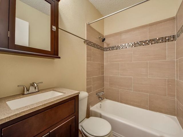 2401 Manor Rd #133, Austin, TX 78722
