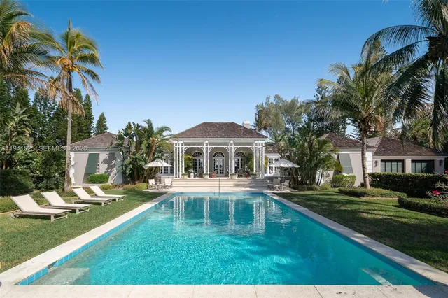 21 S  Beach Rd, Hobe Sound, FL 33455