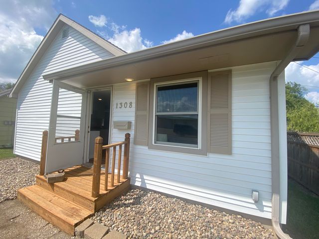 1308 4th Ave SW, Aberdeen, SD 57401