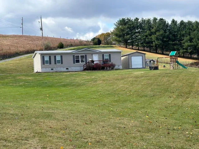 4484 S  Scenic Hwy, Bland, VA 24315
