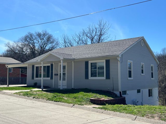 1309 Nelson St, Boonville, MO 65233