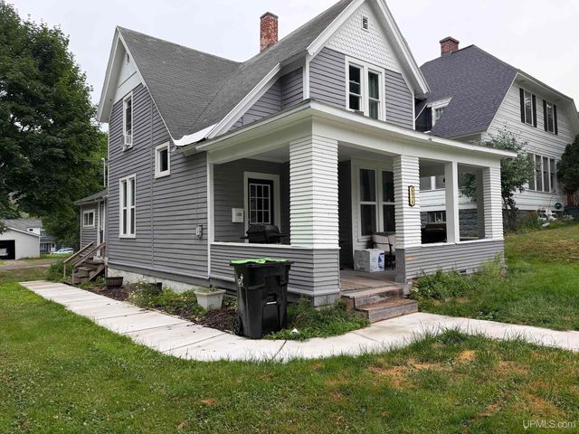 624 E  B St, Iron Mountain, MI 49801