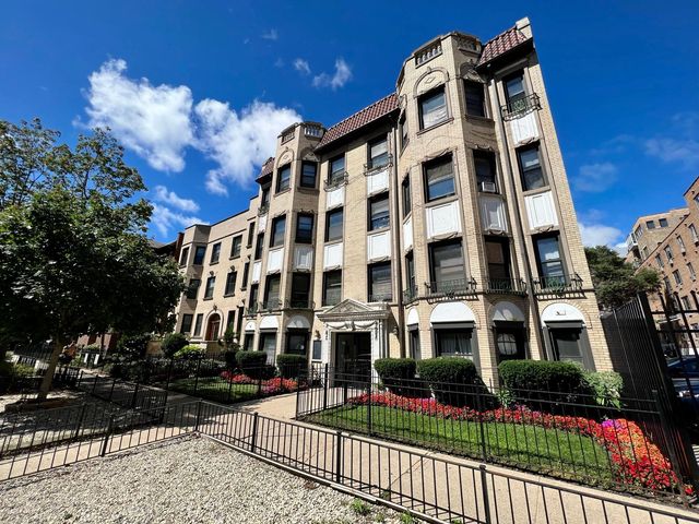 3812 N  Pine Grove Ave  #102, Chicago, IL 60613