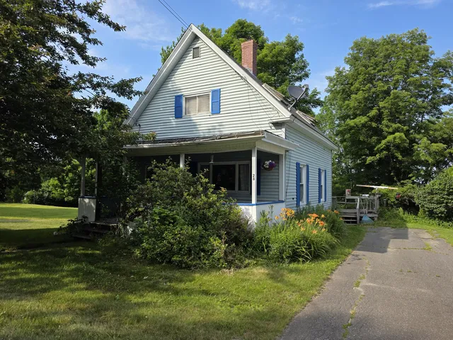28 N Guilford Road, Monson, ME 04464