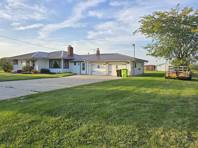 1695 E  Almeda Beach Rd, Pinconning, MI 48650