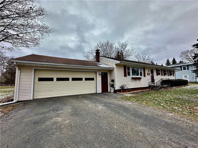 30 Benedict St, Perry, NY 14530