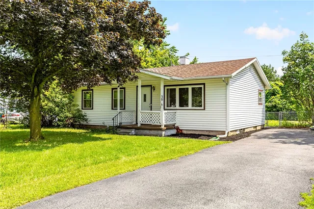30 Fairlawn Dr, Honeoye Falls, NY 14472