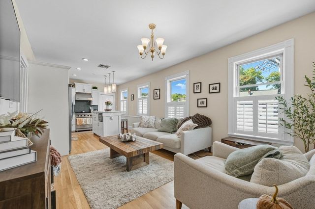 285 Neponset Ave #Penthouse PENTHOUSE, Dorchester, MA 02122