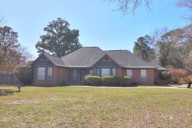 18442 Deer Dr, Saucier, MS 39574