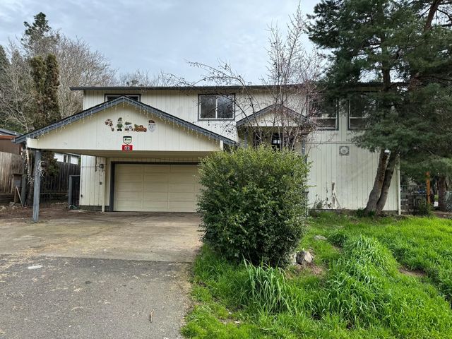 425 Kellogg St, Gold Hill, OR 97525
