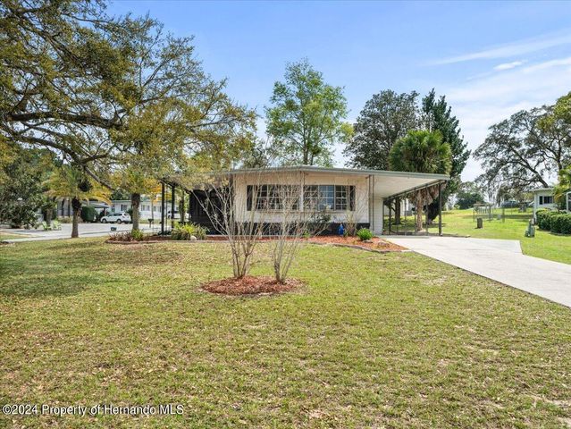 8099 Country Club Dr, Brooksville, FL 34613
