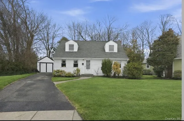3 Coral Cove, East Norwich, NY 11732