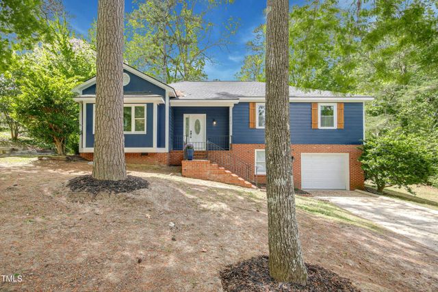 502 Thorngate Dr, Fayetteville, NC 28303