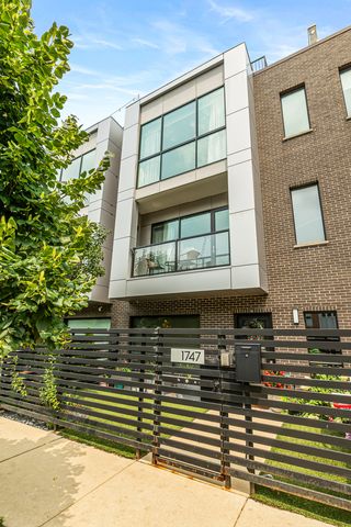 1747 N  Winnebago Ave, Chicago, IL 60647