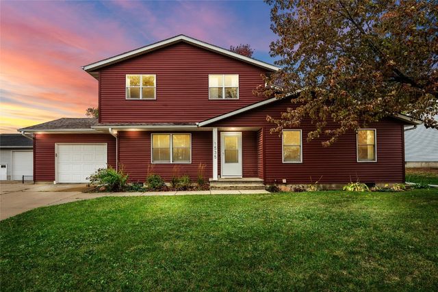 1535 Plain View Rd, Ely, IA 52227