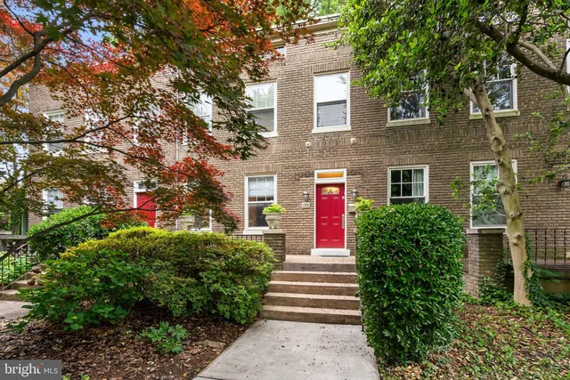 2934 Porter St NW, Washington, DC 20008