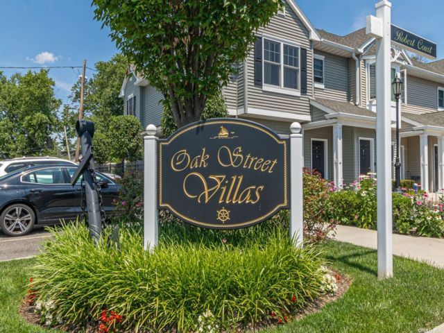 26 Oak St #11, Amityville, NY 11701