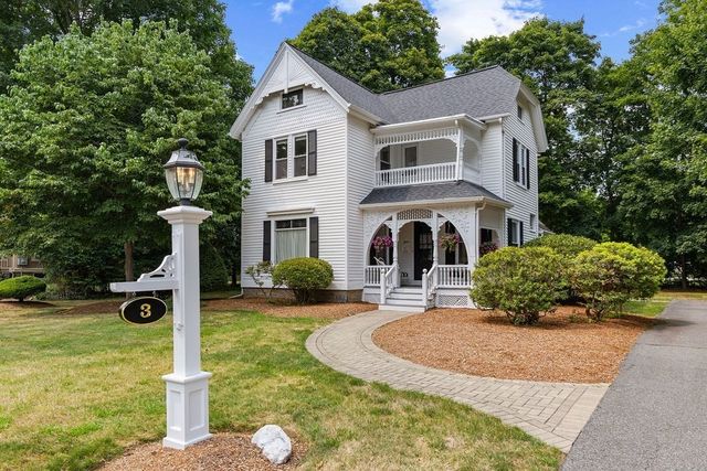 3 Bassett St, Foxboro, MA 02035
