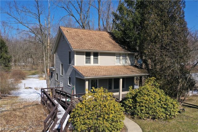 1481 Bell Rd, Chagrin Falls, OH 44022