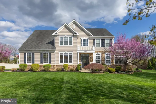 808 Derius Dr, Mickleton, NJ 08056