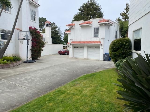 790 Lighthouse Ave, Pacific Grove, CA 93950