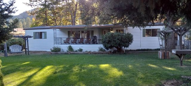 935 W  Evans Creek Rd, Rogue River, OR 97537