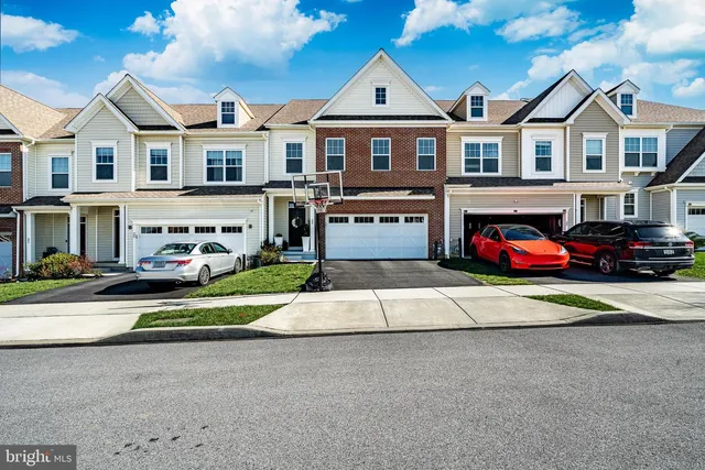 25 N  Tompkins Sq, Downingtown, PA 19335