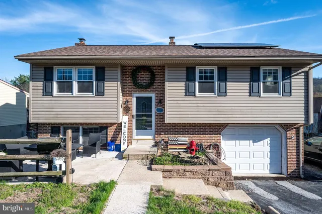 106 Pear St, Mohnton, PA 19540