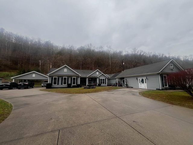 963 State Route 581, Thealka, KY 41240