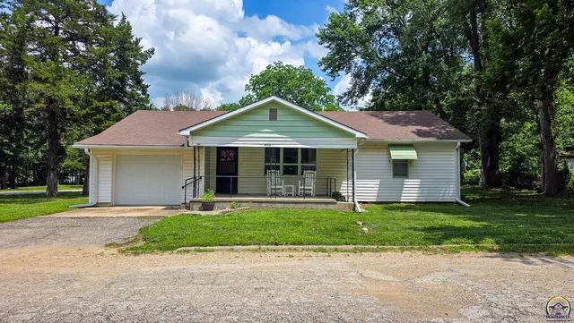 406 Cherry St, Madison, KS 66860